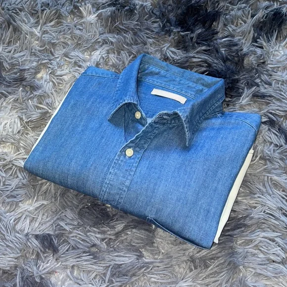 Uniqlo ombré (two-toned) denim shirt - Picture 4 of 4